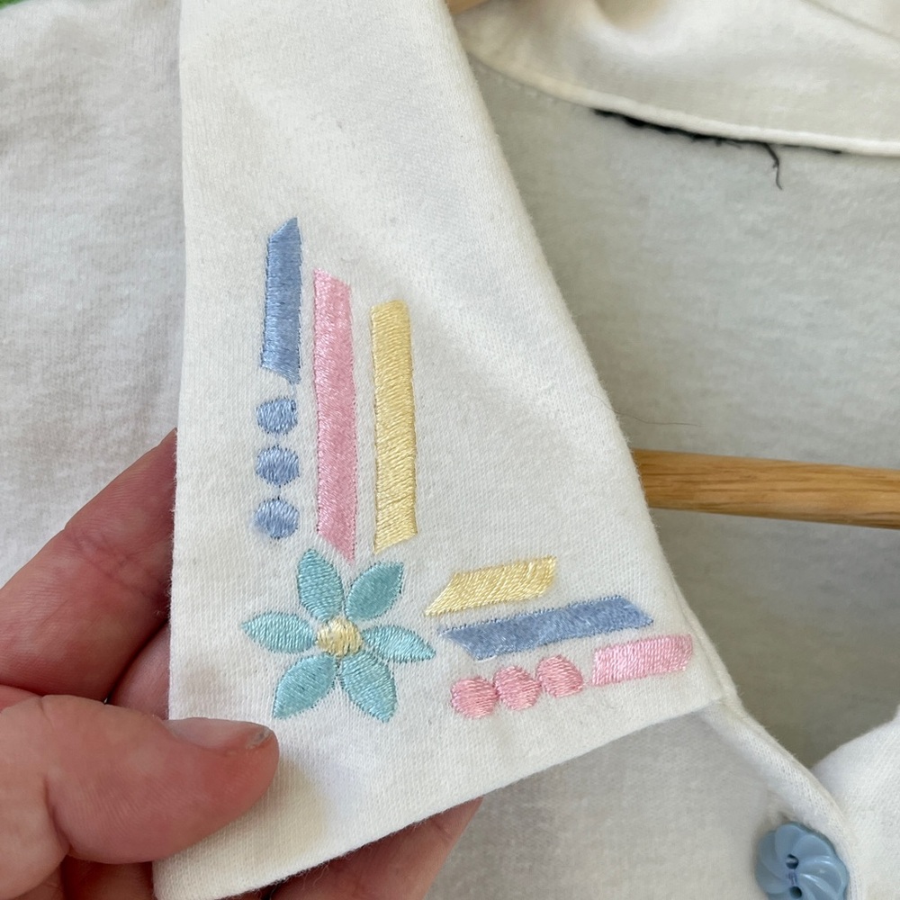 2/$40 🌸 Vintage White Blouse with Pastel Embroidery - Picture 4 of 7